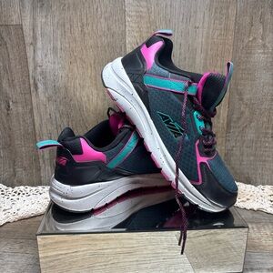 Avía Sneaker Black Fuchsia Green Multi Color Tennis shoes Women’s size 9.5 EUC!